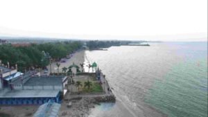 Pantai Dalegan Panceng Gresik
