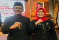 Pipit Suparlin bersama Plt Kepala Cabang Dinas Pendidikan Wilayah Kabupaten Banyuwangi, Drs. Slamet Riyadi, M.Pd di Gedung Negara Grahadi Surabaya Jumat (16/5/2025) (Istimewa/Jatim.co)