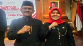 Pipit Suparlin bersama Plt Kepala Cabang Dinas Pendidikan Wilayah Kabupaten Banyuwangi, Drs. Slamet Riyadi, M.Pd di Gedung Negara Grahadi Surabaya Jumat (16/5/2025) (Istimewa/Jatim.co)