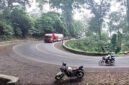 Foto - Jalur Lintas Gunung Gumitir Penghubung Banyuwangi-Jember Dengan Kondisi Banyak Tikungan Dan Turunan Menukik Yang Dilalui Kendaraan Berat Perlu Perbaikan Sarana