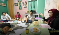 Kunjungan Turis China Meningkat, Guide Kawah Ijen Serius Belajar Bahasa Mandarin