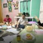 Serius Belajar - Sulistiyani  Memberikan Pelatihan Bahasa Mandarin Kepada Pemandu Wisata Taman Wisata Alam Kawah Ijen  