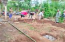 Gotong Royong - Pra TMMD Ke-12 Anggota Koramil Siliragung Bersama Warga Persiapkan Material Rutilahu Yang sudah Mulai Berdatangan