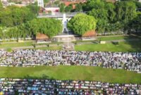 Sholat Idul Adha - Pelaksanaan sholat idul adha Muhammadiyah Banyuwangi berlangsung di Lapangan Taman Blambangan Banyuwangi 