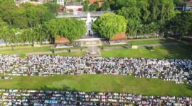 Sholat Idul Adha - Pelaksanaan sholat idul adha Muhammadiyah Banyuwangi berlangsung di Lapangan Taman Blambangan Banyuwangi 