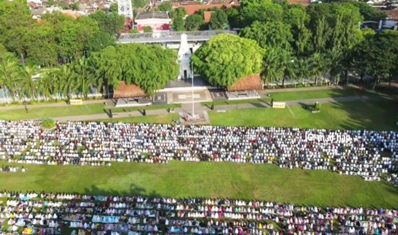 Sholat Idul Adha - Pelaksanaan sholat idul adha Muhammadiyah Banyuwangi berlangsung di Lapangan Taman Blambangan Banyuwangi 