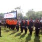 Apel Barisan - Kapolresta Banyuwangi Kombes Rama Samtama Putra memeriksa barisan gelar upacara Hari Bhayangkara Ke-79 di Lapangan Taman Blambangan Banyuwangi (Polresta Banyuwangi/Jatim.co)