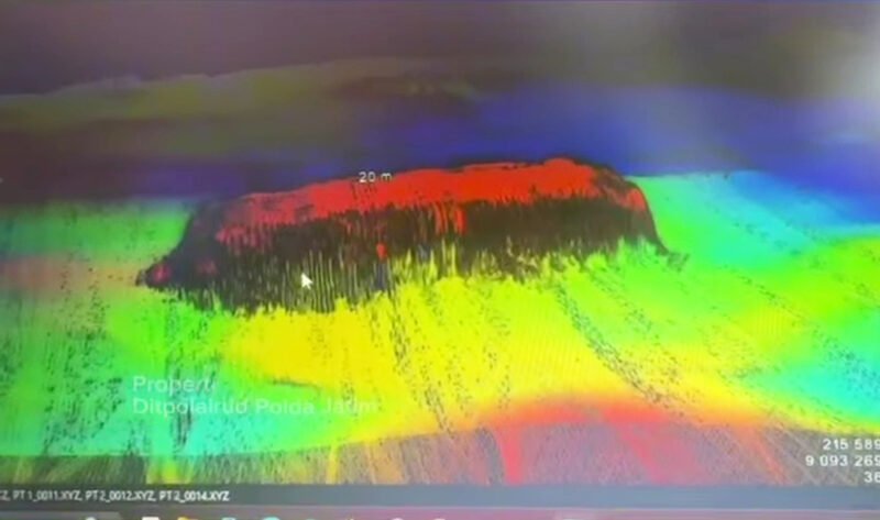 Ketemu - Hasil Identifikasi dari perangkat Side Scan Sonar (S3) milik Basarnas menunjukkan titik lokas, kedalaman dan dimensi benda yang diketahui adalah identik dengan KMP Tunu Pratama Jaya (Foto : Basarnas/Jatim.co)