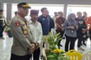 Siaga Dan Dampingi - Kapolresta Banyuwangi turut mendampingi Wapres dalam kunjungan ke Posko Basarnas dan pusat informasi penanganan musibah tenggelam KMP Tunu Pratama Jaya di Pelabuhan Ketapang (Istimewa/Jatim.co) 