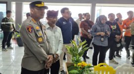Siaga Dan Dampingi - Kapolresta Banyuwangi turut mendampingi Wapres dalam kunjungan ke Posko Basarnas dan pusat informasi penanganan musibah tenggelam KMP Tunu Pratama Jaya di Pelabuhan Ketapang (Istimewa/Jatim.co) 