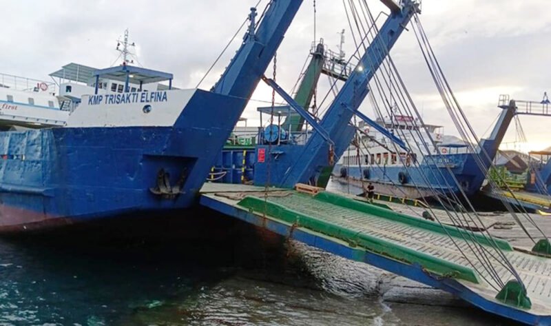 Tunggu Hasil Inspeksi - Sejumlah 15 Kapal Motor Penumpang yang beroperasi di jalur penyeberangan Ketapang-Gilimanuk harus menunda pelayaran karena menunggu hasil inspeksi dan laik layar kembali (Foto : Istimewa/Jatim.co) 