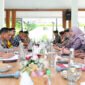Rakor bersama - Bupati Banyuwangi Ipuk Fiestiandani memimpin rapat koordinasi bersama forkopimda dan OPD di Ruang pendopo Sabha Swagata (Foto : Istimewa/jatim.co) 
