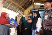 Bantuan - Pemkab Banyuwangi melalui Dinas Sosial pastikan bantuan dan pendampingan pada  keluarga korban tenggelamnya Kapal Motor Penumpang (KMP) Tunu Pratama Jaya.