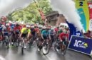 Start Etape 2 - ITdBI hari kedua mengambil start di Kawasan geopark Tanam Nasional Alas Purwo, pembalap disughi dengan hijaunya rerimbunan pohon trembesi besar sepanjang rute awal selepas garis start (Foto : Istimewa/Jatim,co)