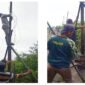 Gotong Royong : Warga bersama-sama kerja bakti memasang tiang lampu untuk penerangan jalan menuju makam sepanjang 450 meter hasil swadaya bersama (Foto : Warga Dusun Simbar 1/Jatim.co) 