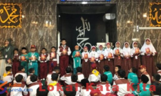 Istiqmah Beribadah Selama Liburan, 16 Siswa SD Muhammadiyah 1 Driyorejo Gresik Dapat Apresiasi Sekolah