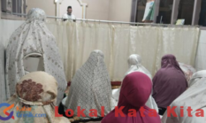 Semangat Ramadan Menggema di Musala Al-Jihad, Tarawih Perdana Jamaah Membludak hingga Halaman