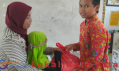 Amil Zakat Cilik SD Al Islam Salurkan Zakat