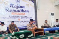 MENGISI CERAMAH - Kapolresta Banyuwangi Kombes Pol Rofiq Ripto Himawan akjak perkuat ukhuwah saat menjadi pengisi materi kajian Ramadan 1447 H. (Rizkie Andri/Jatim.co) 