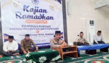MENGISI CERAMAH - Kapolresta Banyuwangi Kombes Pol Rofiq Ripto Himawan akjak perkuat ukhuwah saat menjadi pengisi materi kajian Ramadan 1447 H. (Rizkie Andri/Jatim.co) 