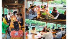 SAMPAIKAN PERNYATAAN - Para Ketua RT dan RW se Dusun Simbar 2 menyampaikan pernyataan menolak hasil penjaringan Kadus kepada BPD Tampo (Foto : Jatim.co)