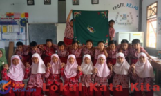 Puluhan Siswa MI Islamiyah Mojopetung Belajar Kreasi Taplak dengan Sablon Digital