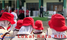 Dipimpin Ketua Majelis Dikdasmen dan PNF PDM Gresik, SD Almadany Gelar Upacara Hardiknas