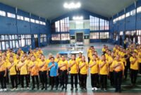 SEMANGAT SPORTIFITAS - Wakapolresta Banyuwangi AKBP Teguh Priyo W, S.I.K berfoto bersama panitia pelaksana dan peserta Kejuaraan Tenis Meja dalam rangka HUT Bhayangkara Ke-80 di internal Polresta yang diikuti Satker dan Polsek se Banyuwangi (Foto : Jatim.co)