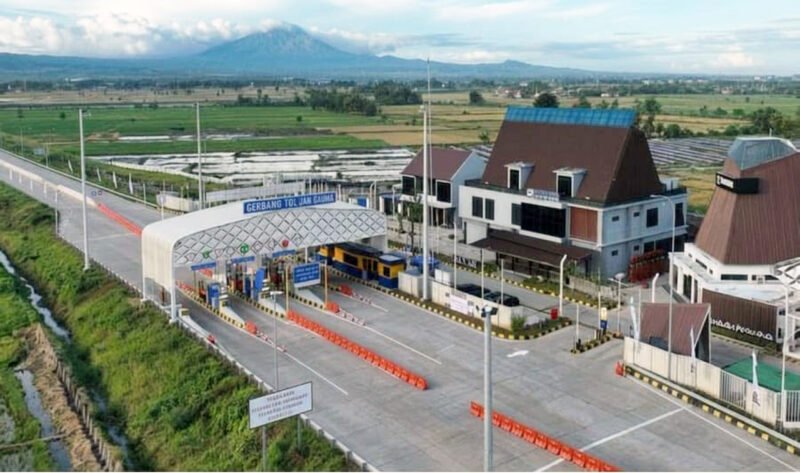 PERSIAPAN BEROPERASI - Gerbang Tol Prosiwangi ruas jalur Gending-Besuki sedang persiapan untuk beroperasi pada libur akhir tahun 2026 dan menunggu surat laik jalan operasi (Foto : Jatim.co) 